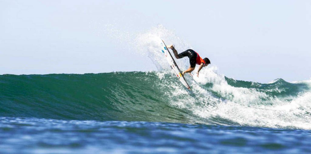 Gabriel Medina Lowers Sean Rowland