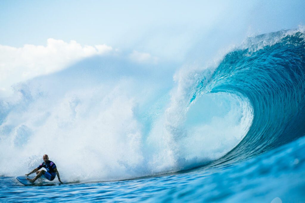 kelly slater at pipeline.