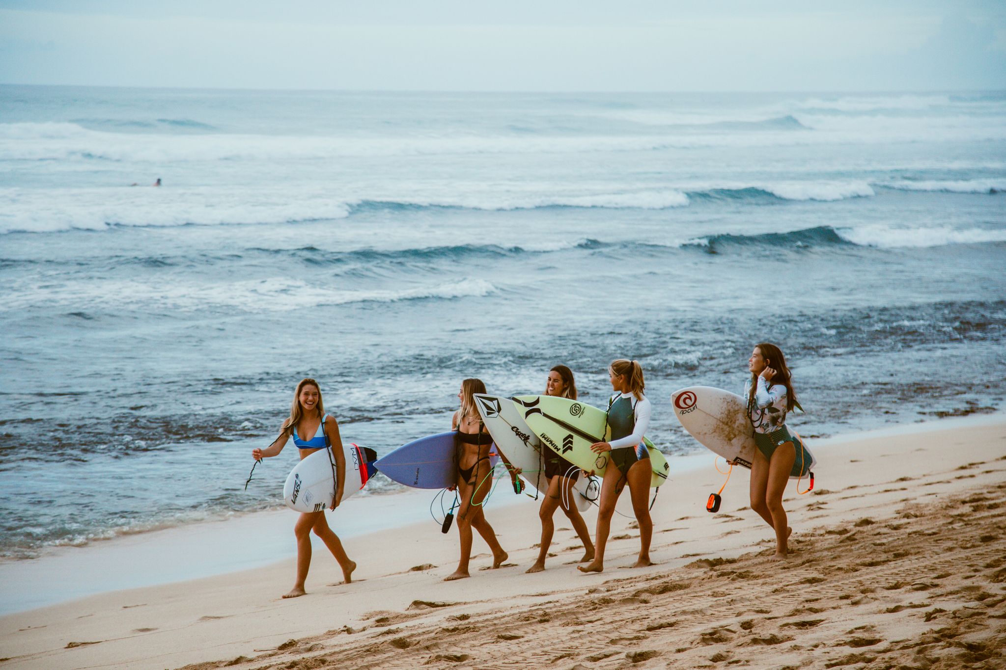 Meet The Five Young Hawaiian Women Changing The Future Of Surfing   RAZImwfA 