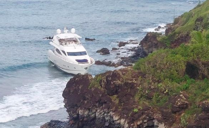 How Did the Hawaiian Yacht Sailor Land Aground With No One Seen?