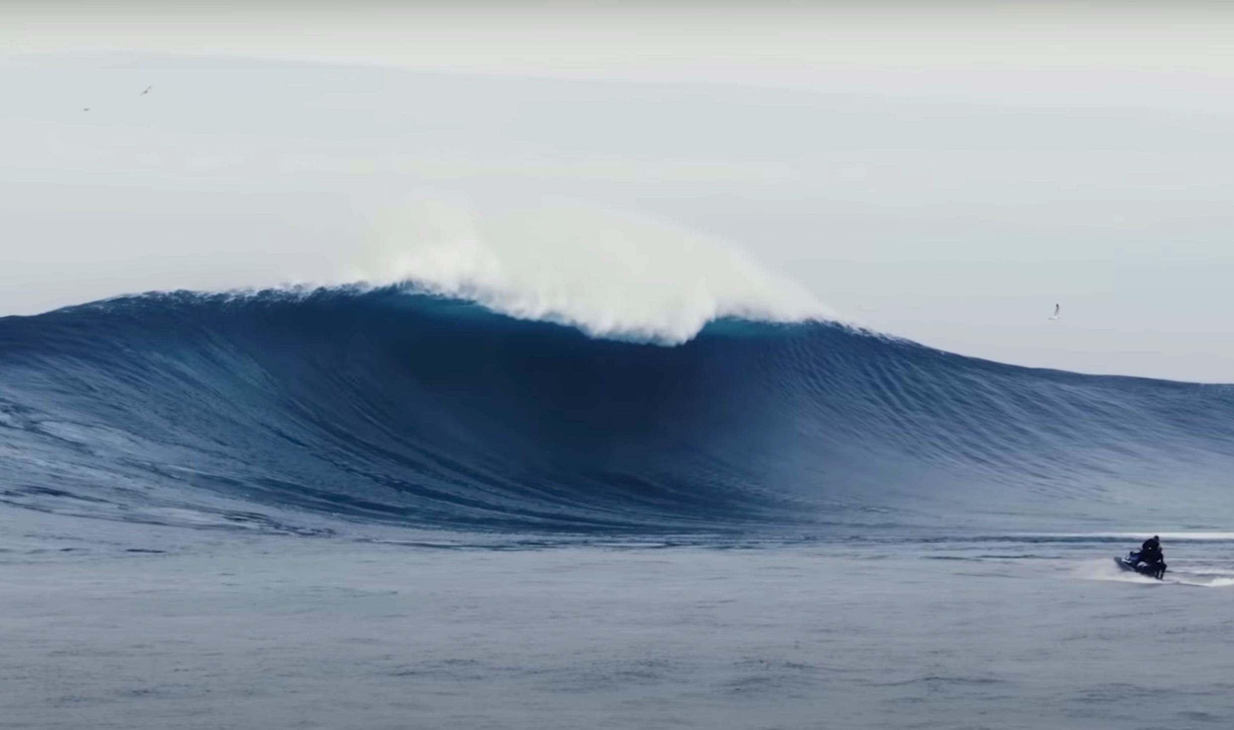 Pacific Ocean big wave surfing – 20 Foot Plus video